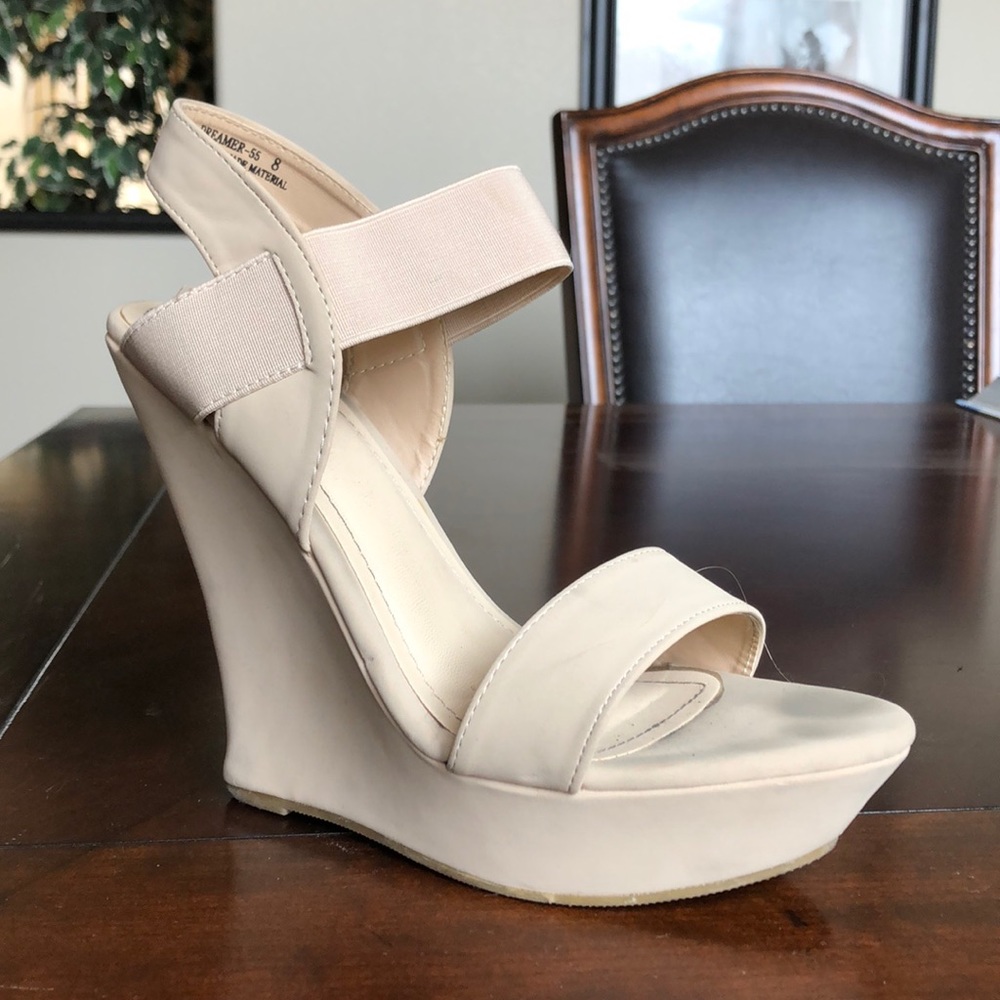 Nude Wedges